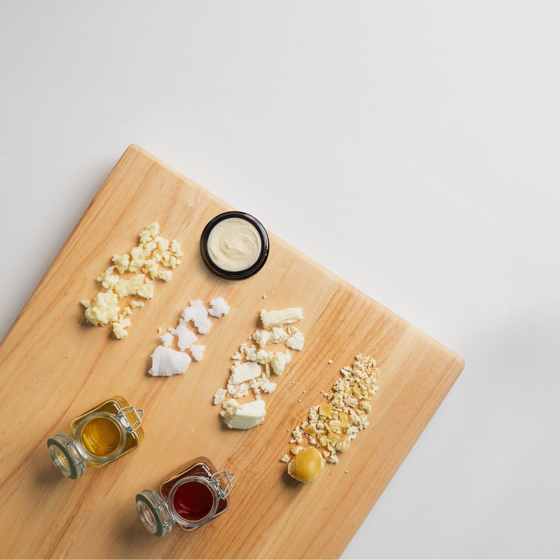 Raw Honey vs. Commercial Honey: Why Your Skin Deserves the Real Thing