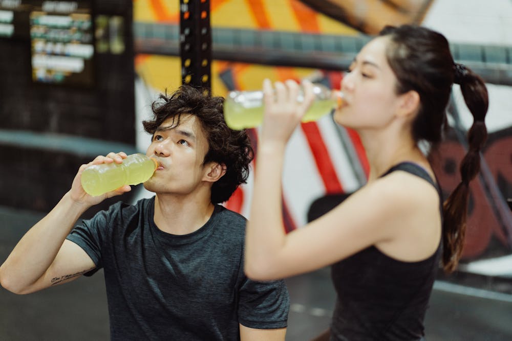 atheletes-drinking-electrolytes-drink