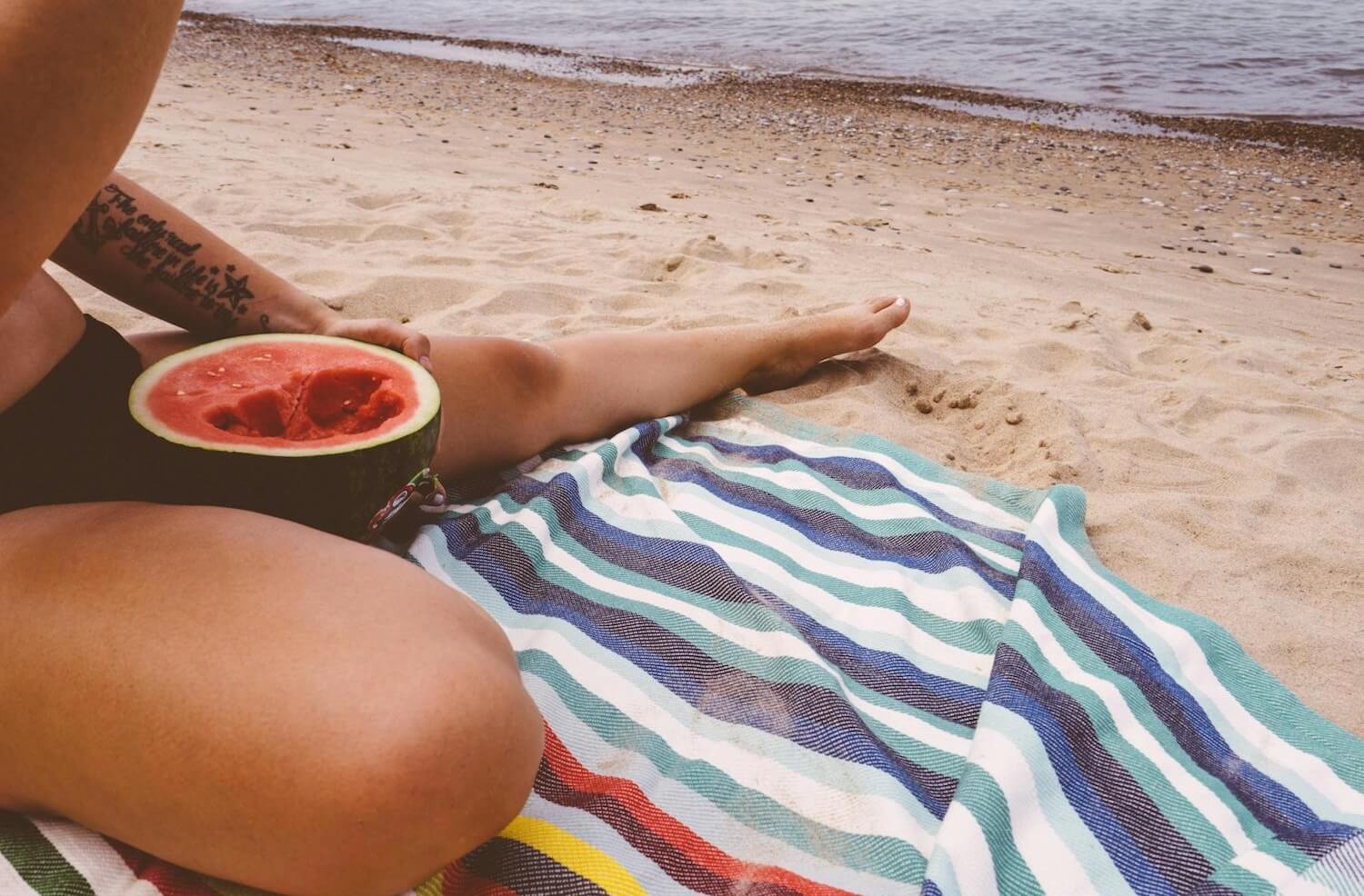 girl-tanning